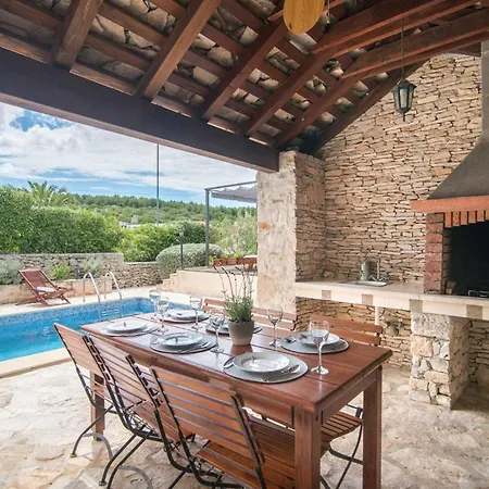 Vila Ivana Mirca (Brac)